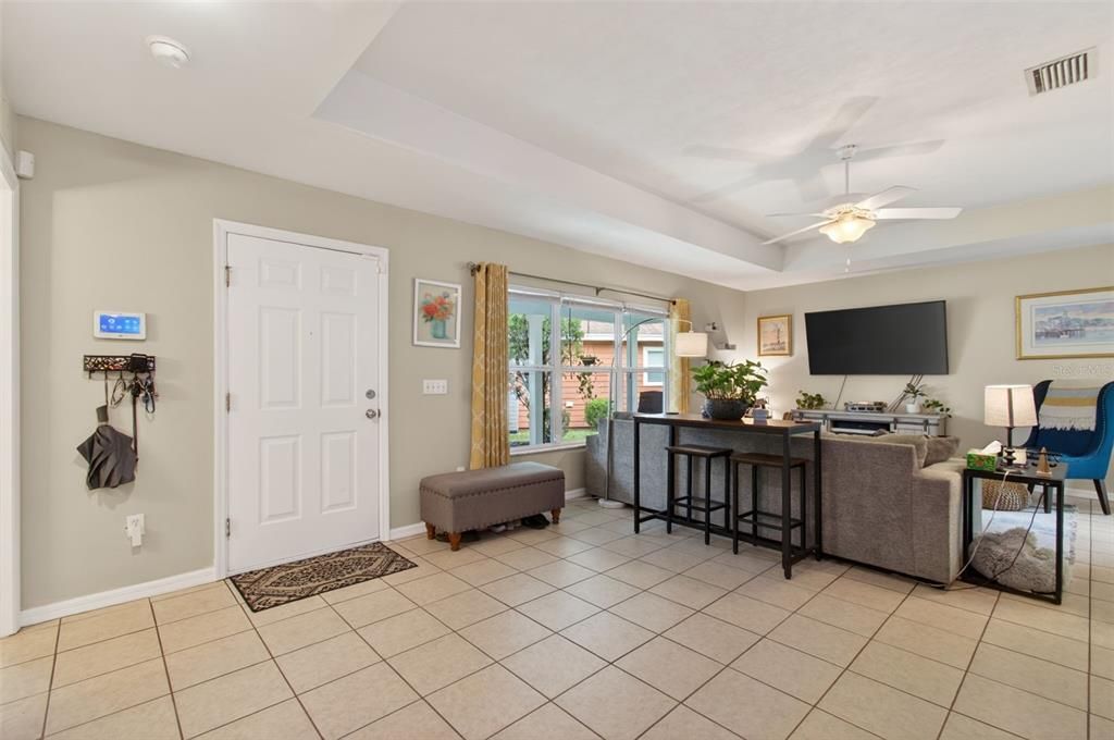 Activo con contrato: $284,900 (4 camas, 2 baños, 1538 Pies cuadrados)