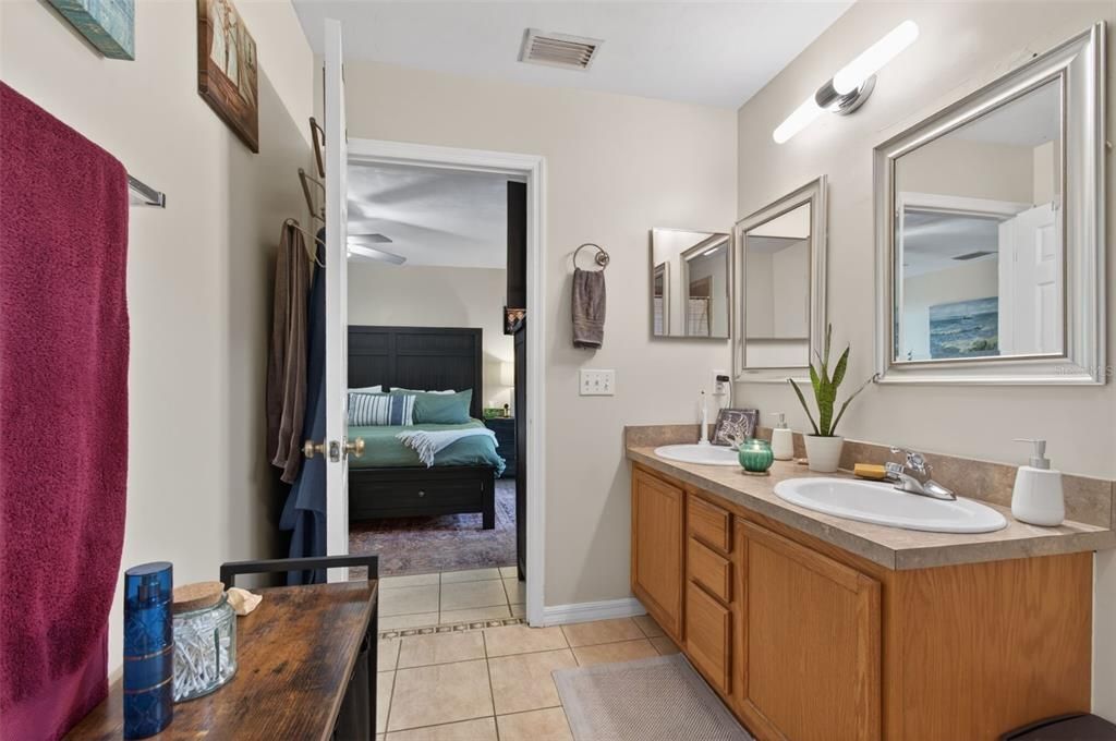 Activo con contrato: $284,900 (4 camas, 2 baños, 1538 Pies cuadrados)