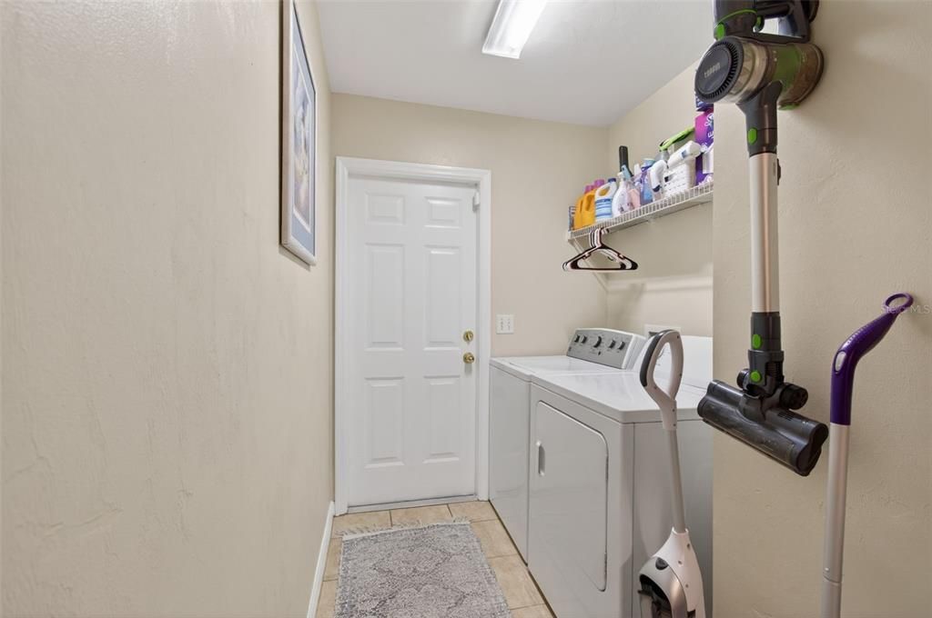 Activo con contrato: $284,900 (4 camas, 2 baños, 1538 Pies cuadrados)