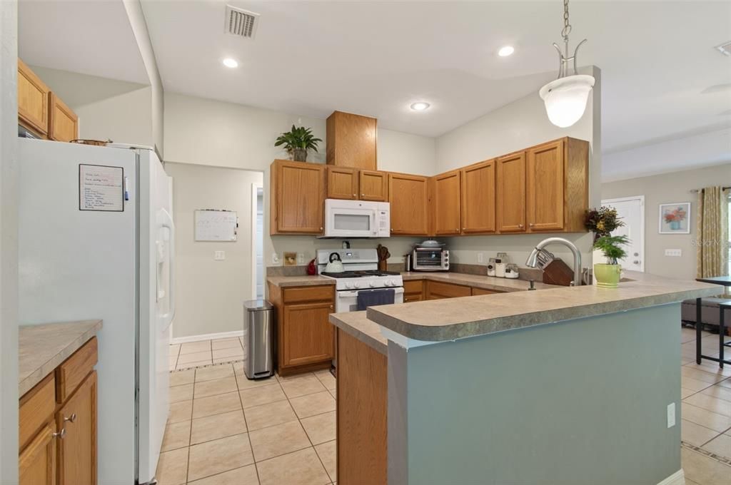 Activo con contrato: $284,900 (4 camas, 2 baños, 1538 Pies cuadrados)
