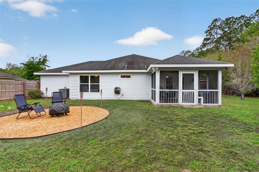 Activo con contrato: $284,900 (4 camas, 2 baños, 1538 Pies cuadrados)