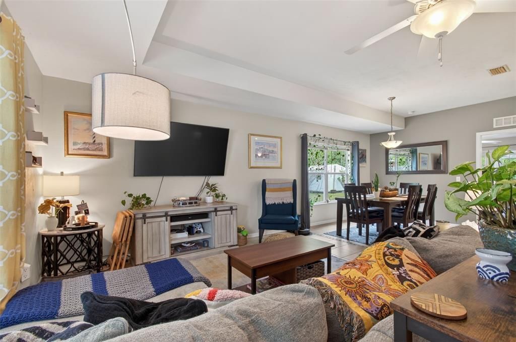 Activo con contrato: $284,900 (4 camas, 2 baños, 1538 Pies cuadrados)