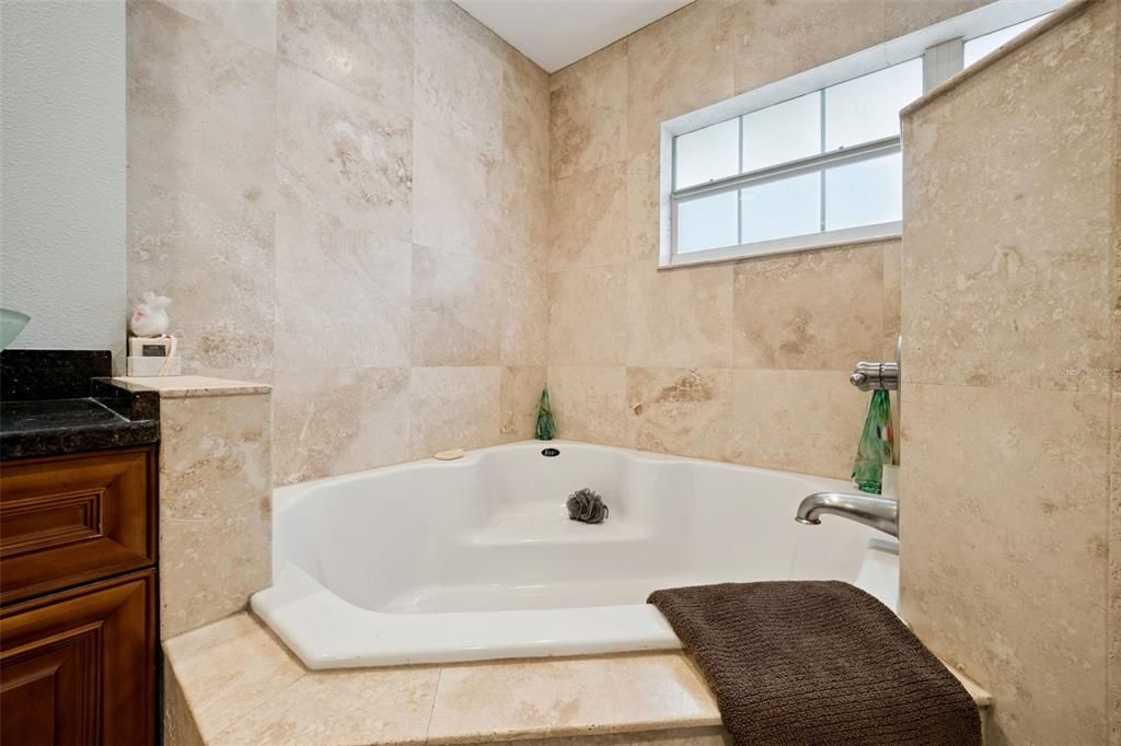 На продажу: $699,900 (6 спален, 4 ванн, 3528 Квадратных фут)
