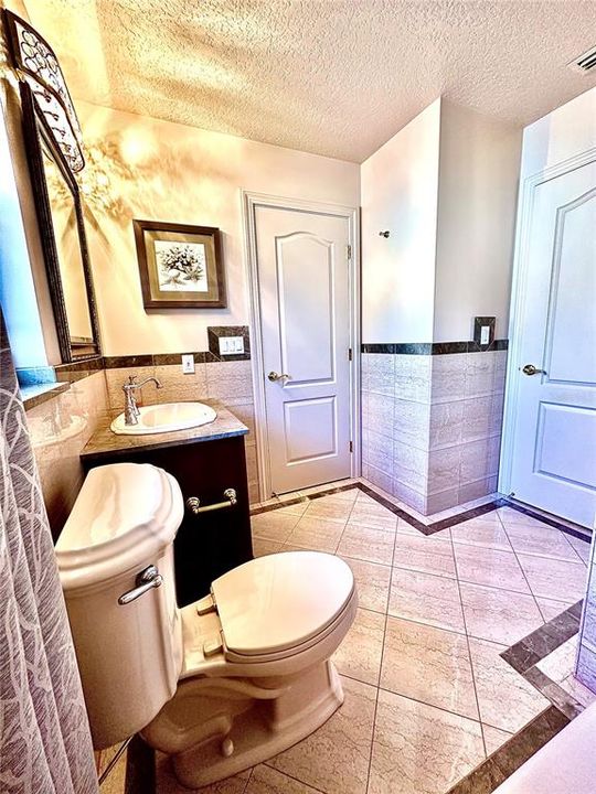 Activo con contrato: $840,000 (3 camas, 2 baños, 2380 Pies cuadrados)