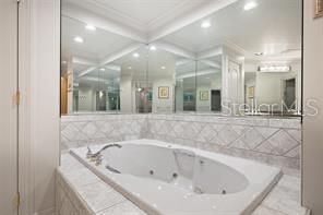 Activo con contrato: $840,000 (3 camas, 2 baños, 2380 Pies cuadrados)