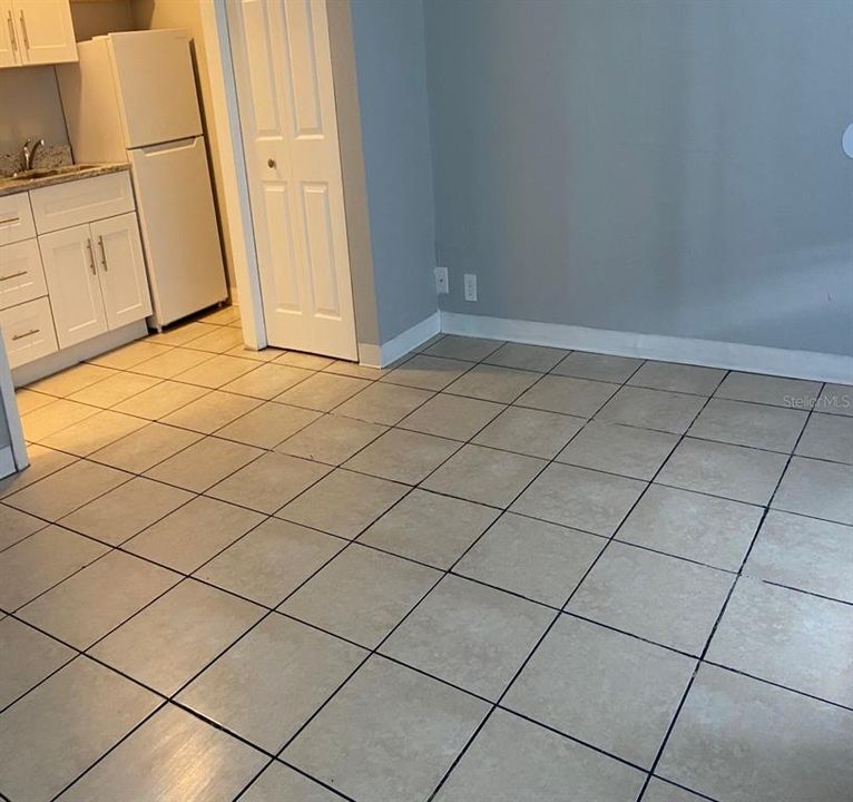 В аренду: $895 (0 спален, 1 ванн, 500 Квадратных фут)