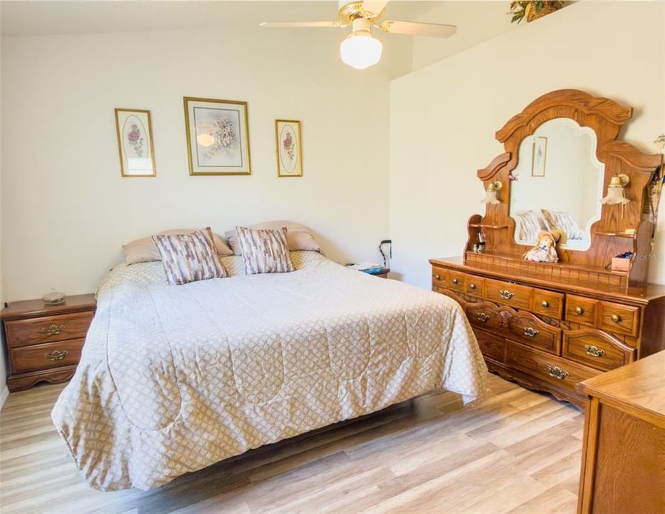 Active With Contract: $285,000 (3 beds, 2 baths, 1134 Square Feet)