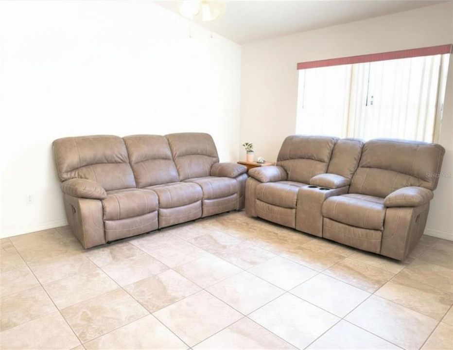 Active With Contract: $285,000 (3 beds, 2 baths, 1134 Square Feet)