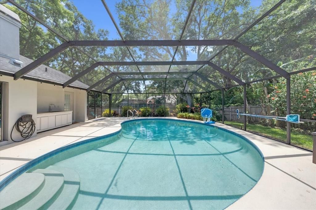 Activo con contrato: $785,000 (4 camas, 3 baños, 2831 Pies cuadrados)