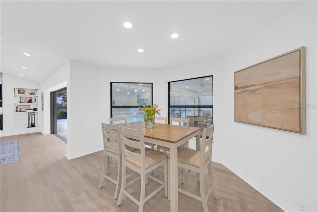 Activo con contrato: $785,000 (4 camas, 3 baños, 2831 Pies cuadrados)