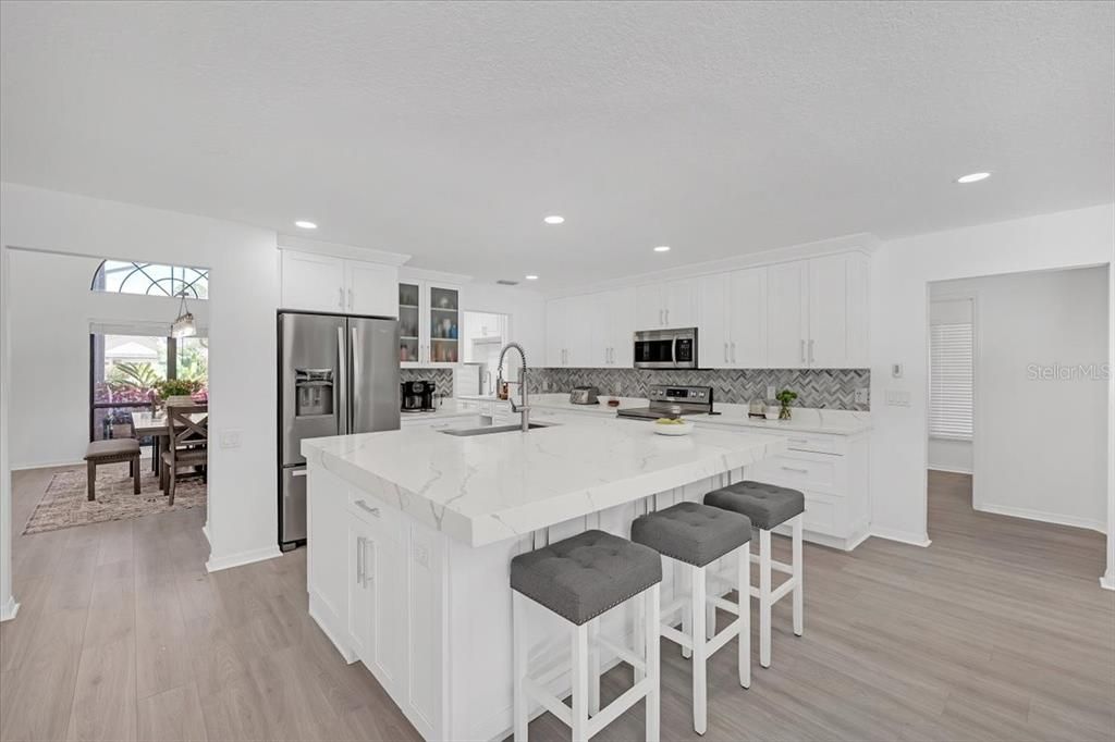 Activo con contrato: $785,000 (4 camas, 3 baños, 2831 Pies cuadrados)
