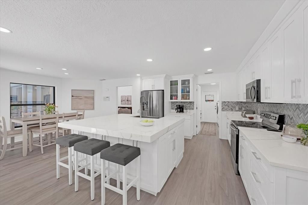 Activo con contrato: $785,000 (4 camas, 3 baños, 2831 Pies cuadrados)