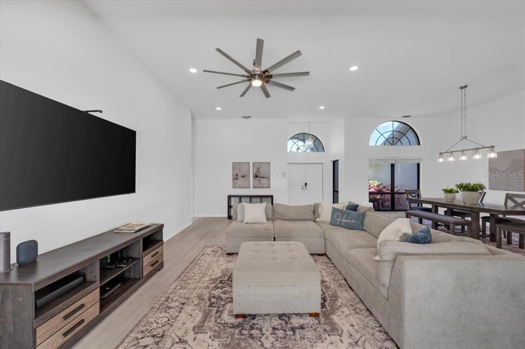 Activo con contrato: $785,000 (4 camas, 3 baños, 2831 Pies cuadrados)