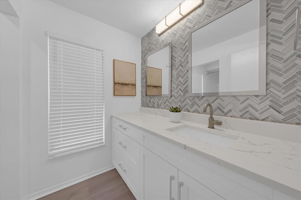 Activo con contrato: $785,000 (4 camas, 3 baños, 2831 Pies cuadrados)