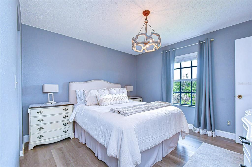 For Sale: $525,000 (3 beds, 2 baths, 1204 Square Feet)