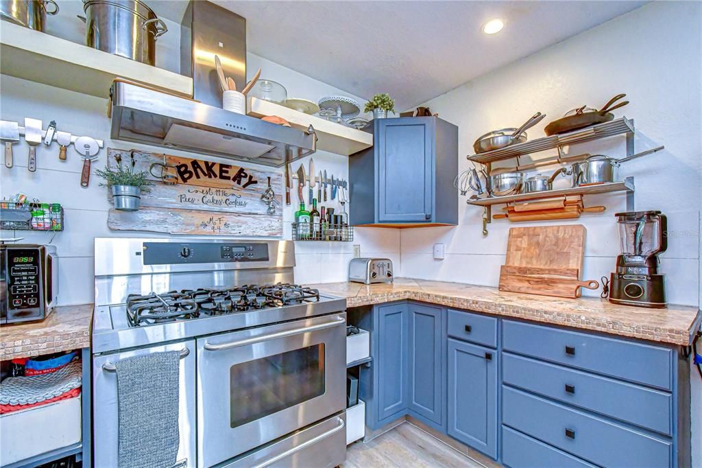 For Sale: $525,000 (3 beds, 2 baths, 1204 Square Feet)