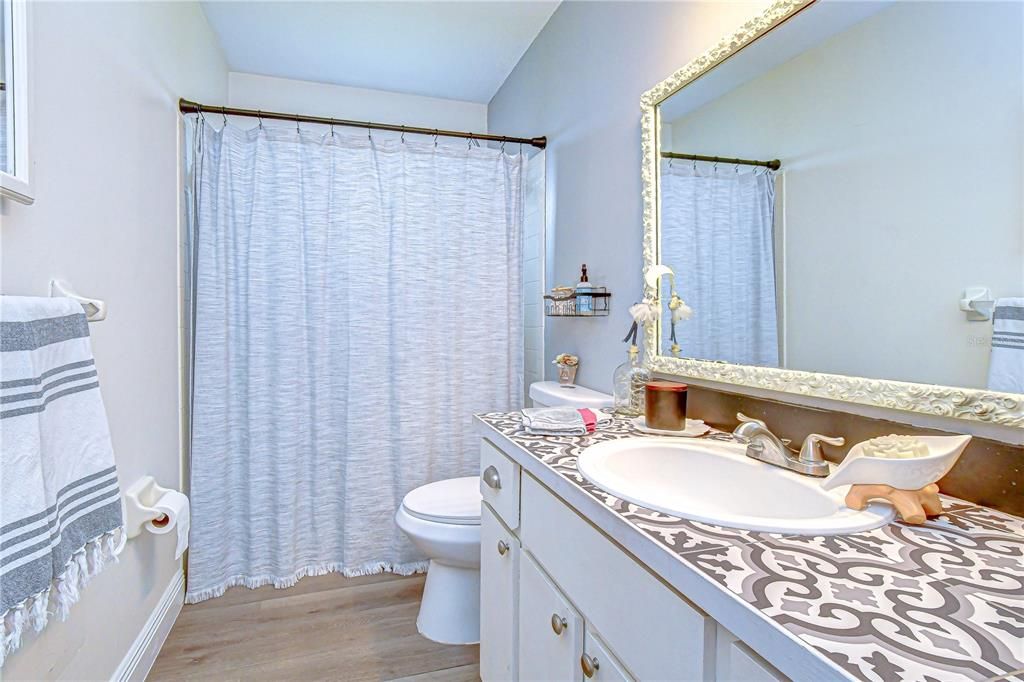 For Sale: $525,000 (3 beds, 2 baths, 1204 Square Feet)