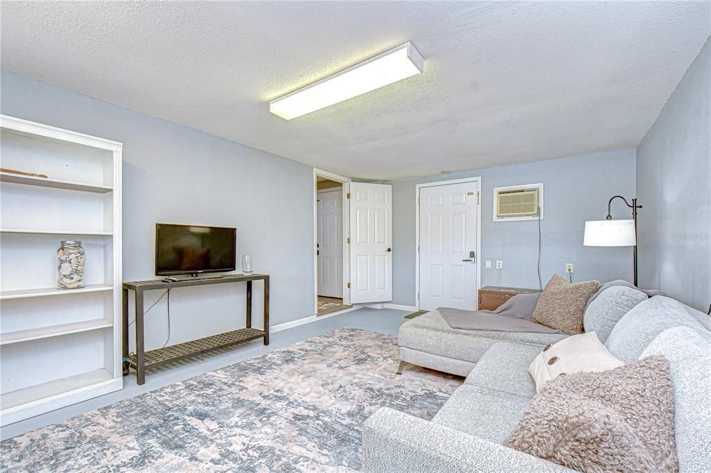 For Sale: $525,000 (3 beds, 2 baths, 1204 Square Feet)