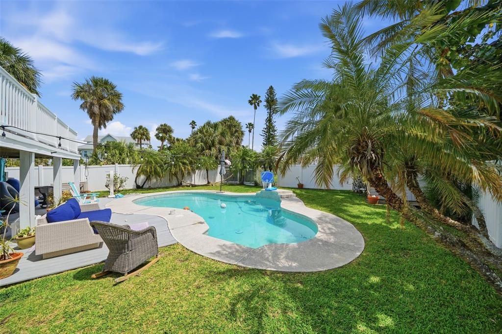 For Sale: $775,000 (3 beds, 2 baths, 1200 Square Feet)