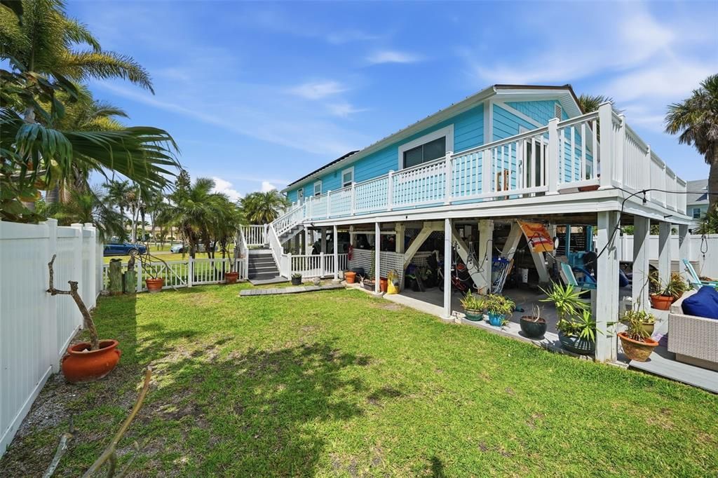 For Sale: $775,000 (3 beds, 2 baths, 1200 Square Feet)