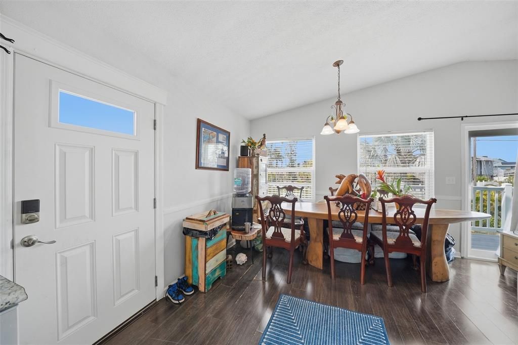 For Sale: $775,000 (3 beds, 2 baths, 1200 Square Feet)