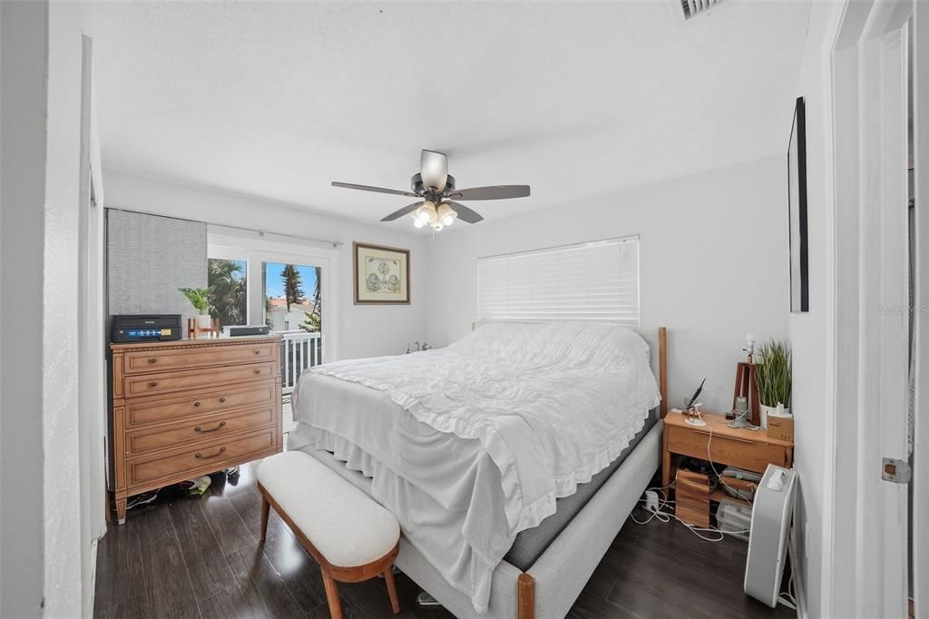 For Sale: $775,000 (3 beds, 2 baths, 1200 Square Feet)