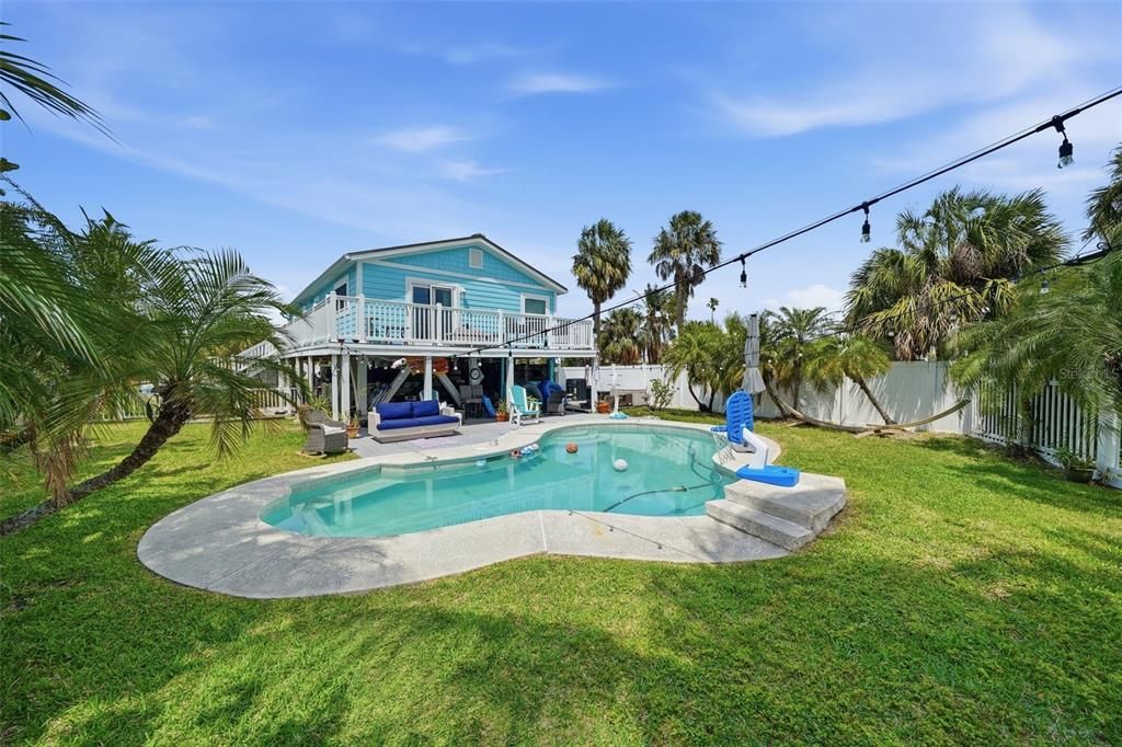 For Sale: $775,000 (3 beds, 2 baths, 1200 Square Feet)