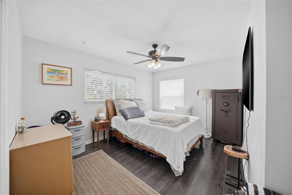 For Sale: $775,000 (3 beds, 2 baths, 1200 Square Feet)