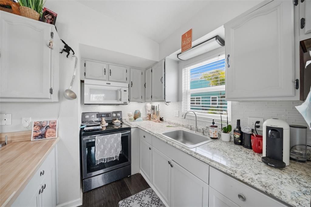 For Sale: $775,000 (3 beds, 2 baths, 1200 Square Feet)