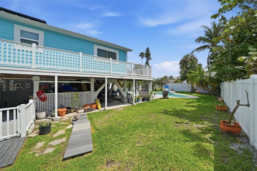 For Sale: $775,000 (3 beds, 2 baths, 1200 Square Feet)