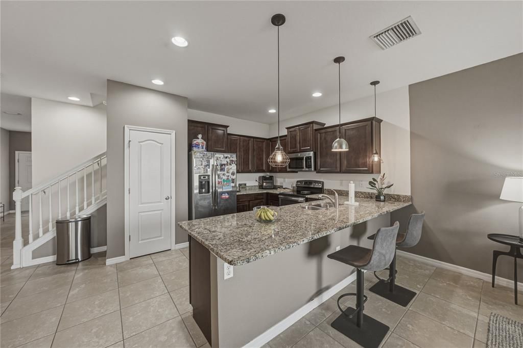 Active With Contract: $264,000 (3 beds, 2 baths, 1689 Square Feet)