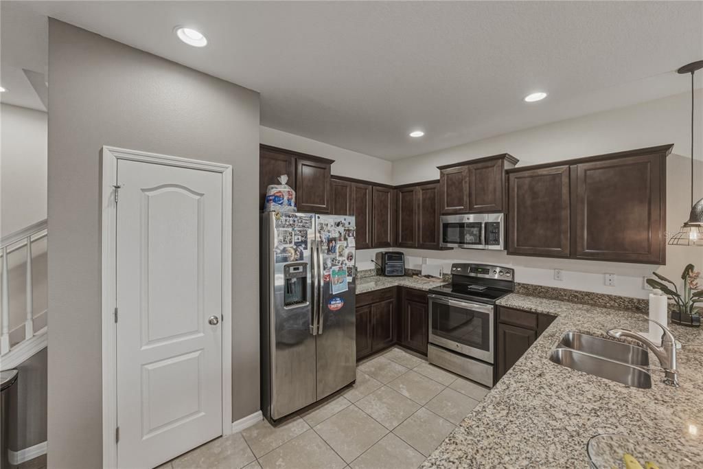 Active With Contract: $264,000 (3 beds, 2 baths, 1689 Square Feet)