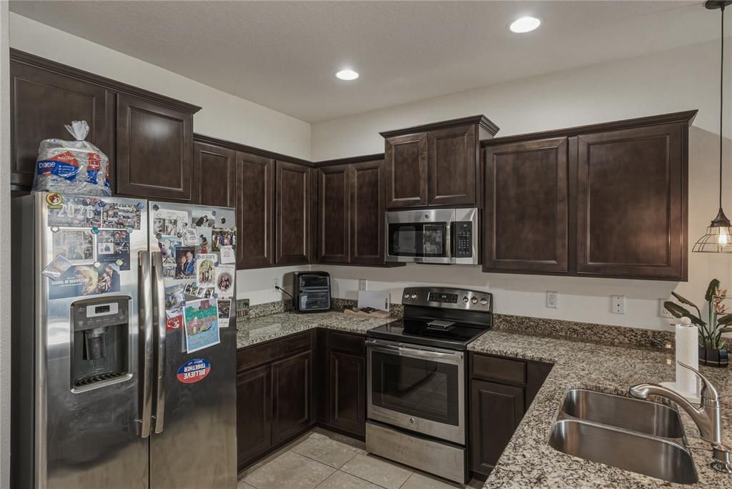 Active With Contract: $264,000 (3 beds, 2 baths, 1689 Square Feet)