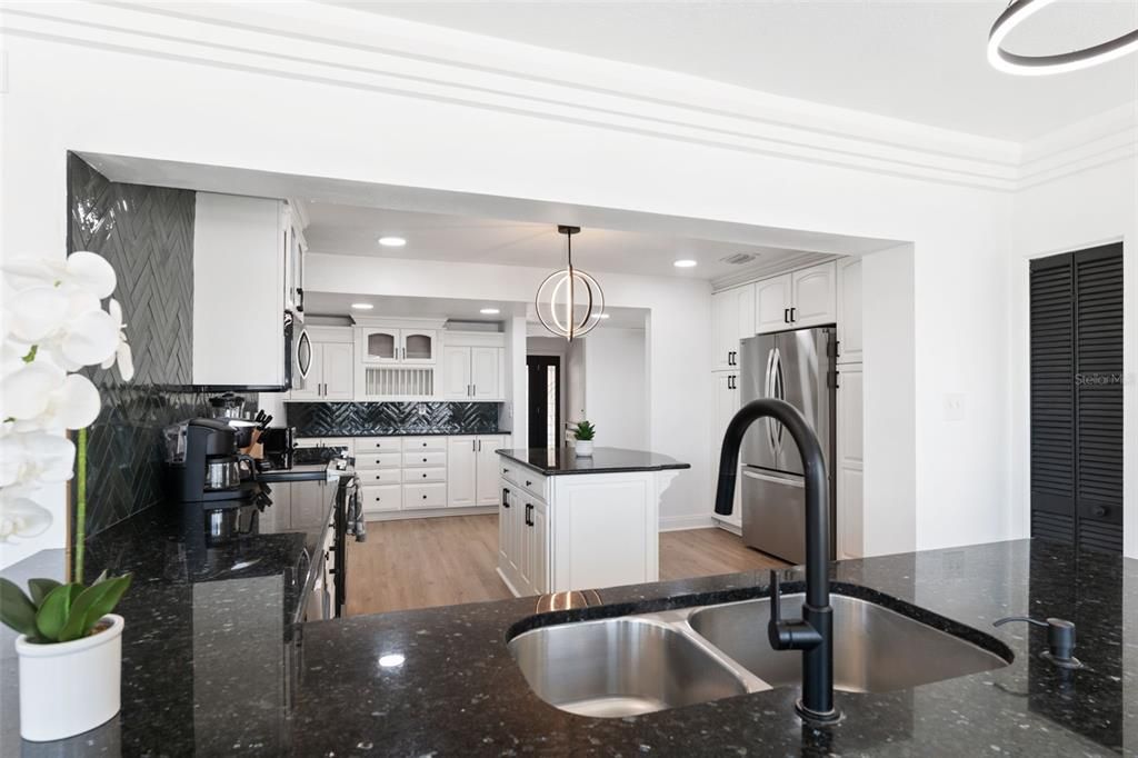 For Rent: $11,000 (3 beds, 2 baths, 3410 Square Feet)