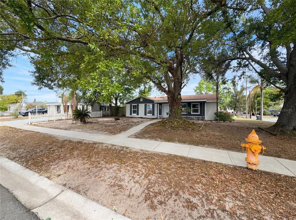 Active With Contract: $199,000 (2 beds, 1 baths, 1008 Square Feet)