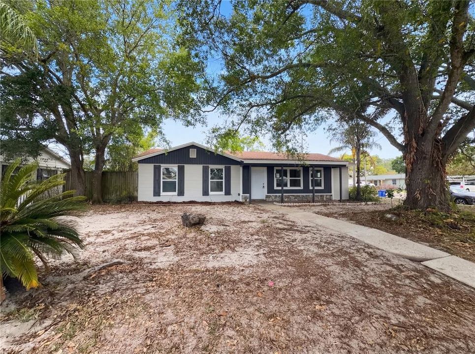 Active With Contract: $199,000 (2 beds, 1 baths, 1008 Square Feet)