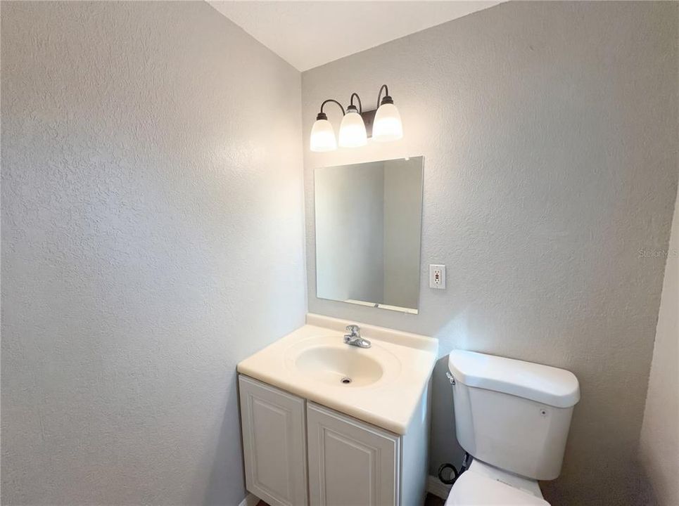 Active With Contract: $199,000 (2 beds, 1 baths, 1008 Square Feet)