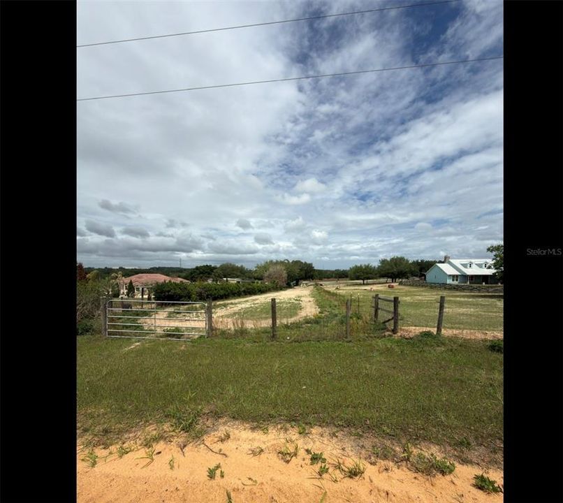 En Venta: $325,000 (5.02 acres)