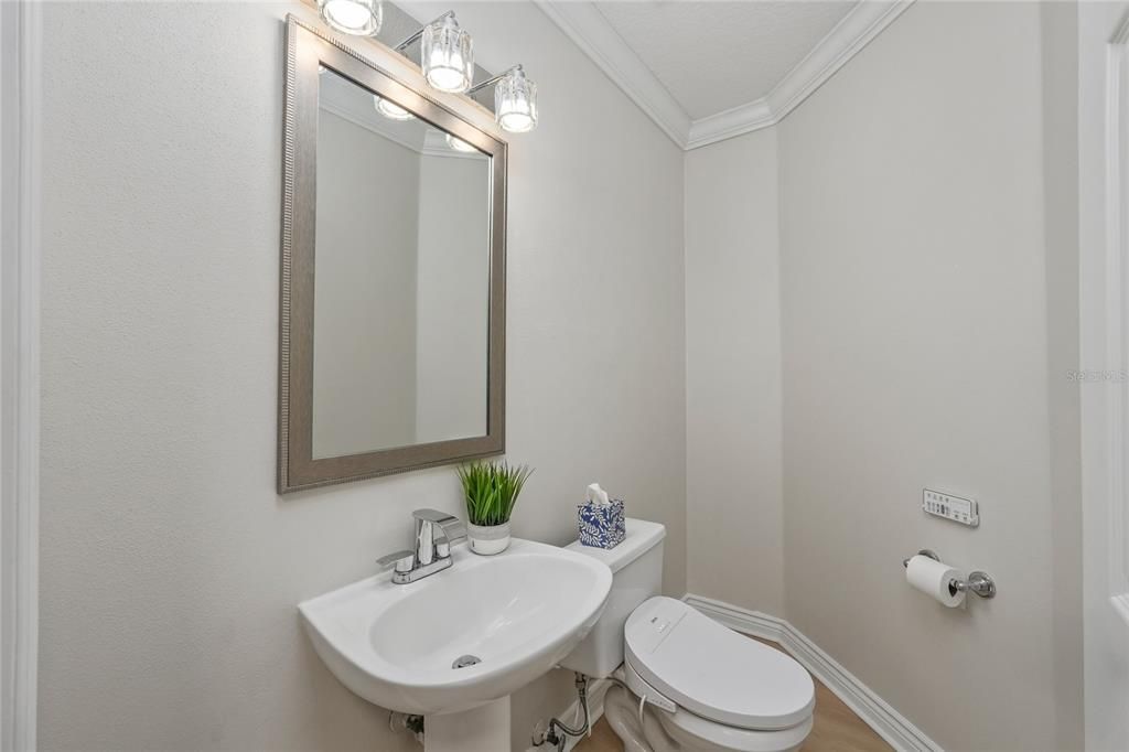 Activo con contrato: $869,000 (4 camas, 2 baños, 3694 Pies cuadrados)