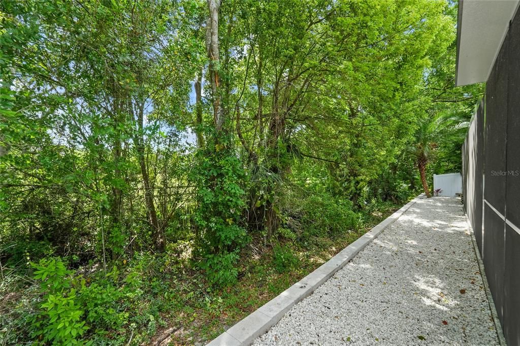 Activo con contrato: $869,000 (4 camas, 2 baños, 3694 Pies cuadrados)