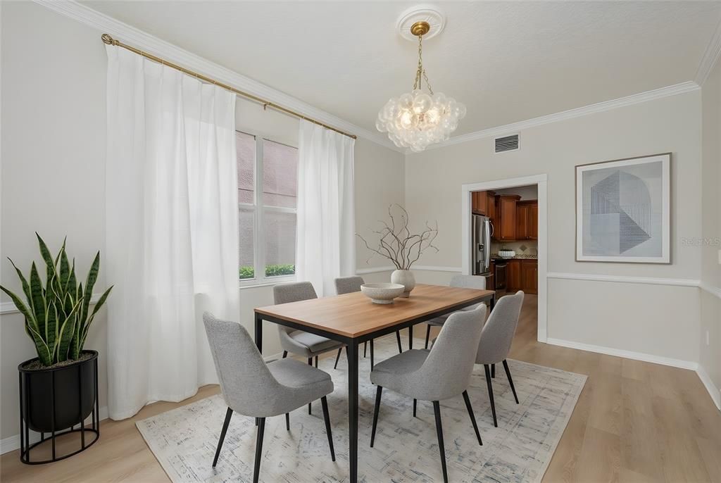Activo con contrato: $869,000 (4 camas, 2 baños, 3694 Pies cuadrados)
