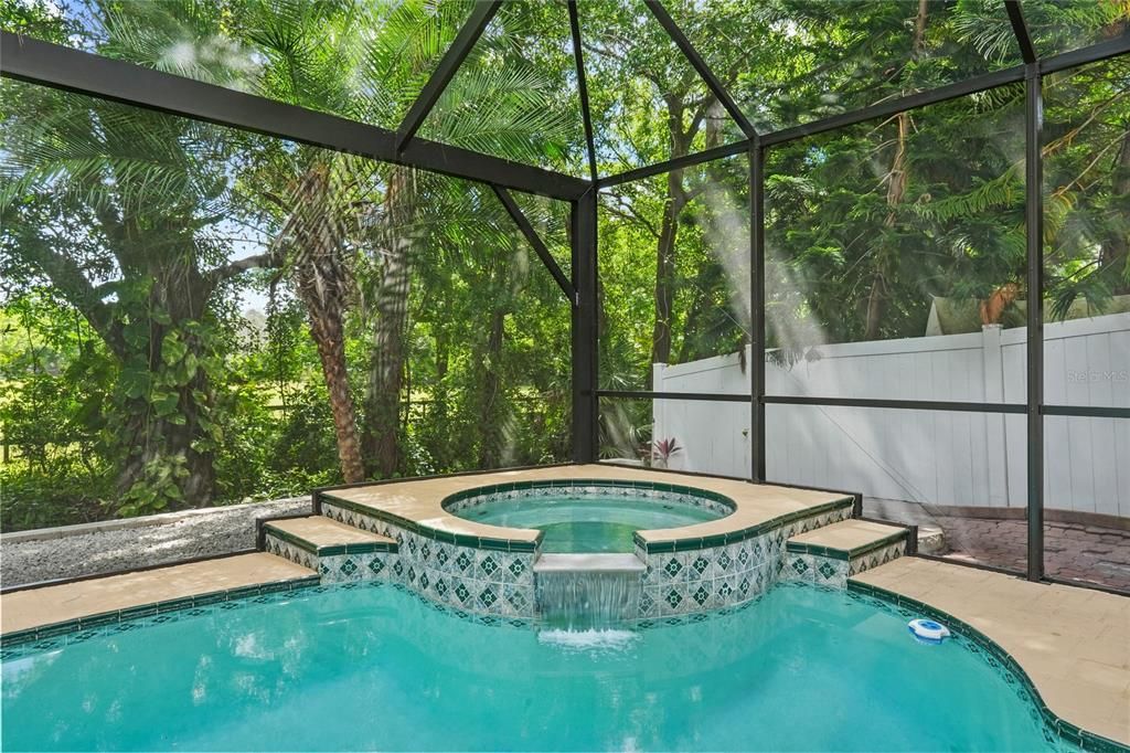 Activo con contrato: $869,000 (4 camas, 2 baños, 3694 Pies cuadrados)