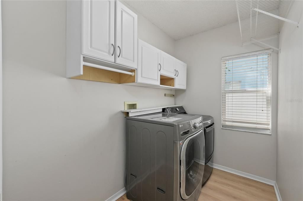 Activo con contrato: $869,000 (4 camas, 2 baños, 3694 Pies cuadrados)