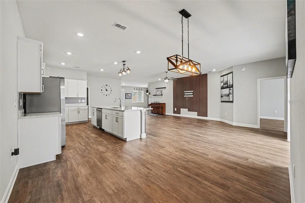 Activo con contrato: $499,990 (4 camas, 3 baños, 2566 Pies cuadrados)