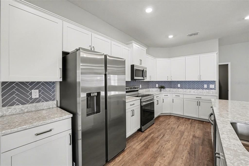 Activo con contrato: $499,990 (4 camas, 3 baños, 2566 Pies cuadrados)