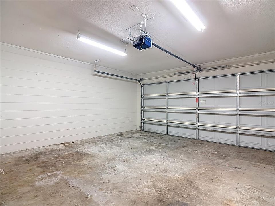 Под контрактом: $389,999 (3 спален, 2 ванн, 1848 Квадратных фут)