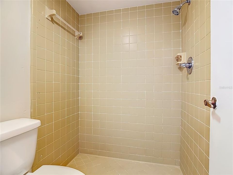 Под контрактом: $389,999 (3 спален, 2 ванн, 1848 Квадратных фут)