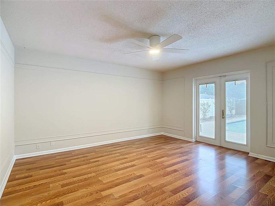 Под контрактом: $389,999 (3 спален, 2 ванн, 1848 Квадратных фут)
