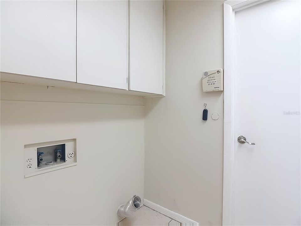 Под контрактом: $389,999 (3 спален, 2 ванн, 1848 Квадратных фут)