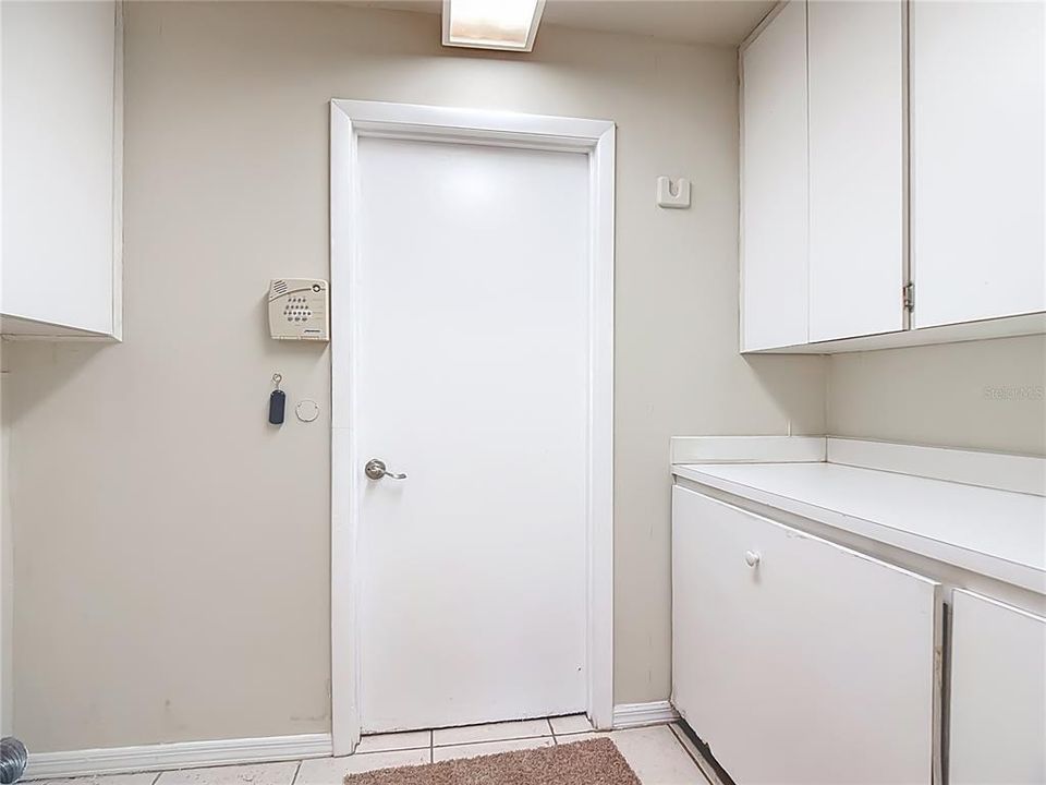 Под контрактом: $389,999 (3 спален, 2 ванн, 1848 Квадратных фут)